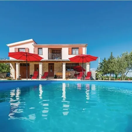 Ivana Rossa With Pool בנקובאץ