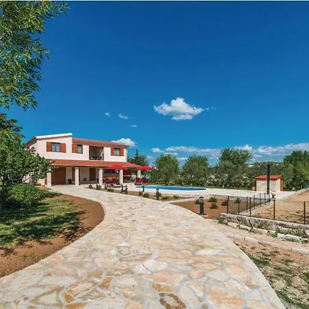 וילה Ivana Rossa With Pool בנקובאץ
