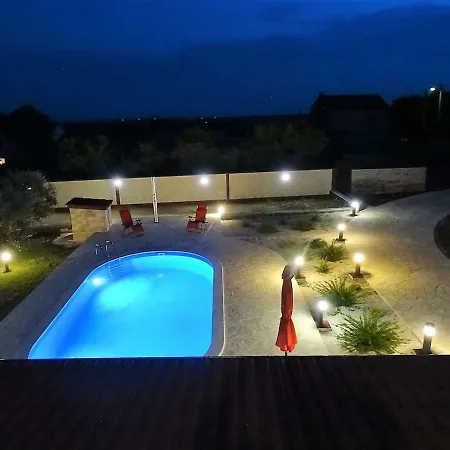 Ivana Rossa With Pool וילה *