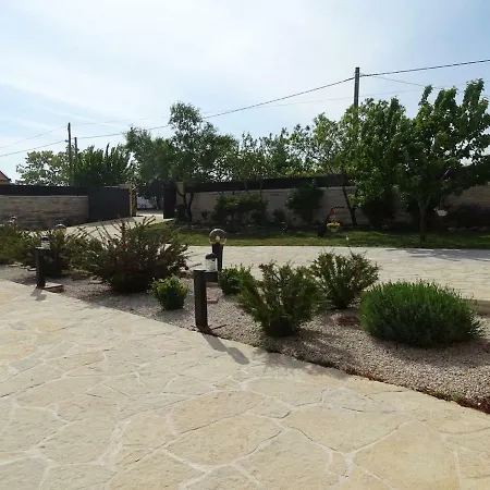 Ivana Rossa With Pool וילה בנקובאץ