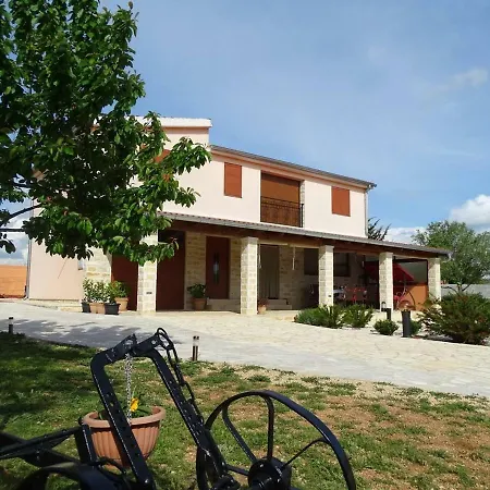 Villa Ivana Rossa With Pool Benkovac